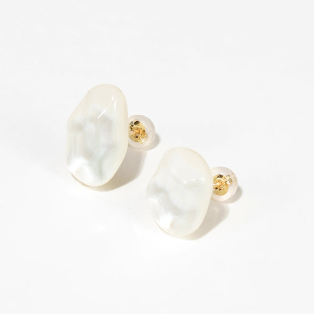 K18 イエローゴールド 水晶×白蝶貝 ピアス
